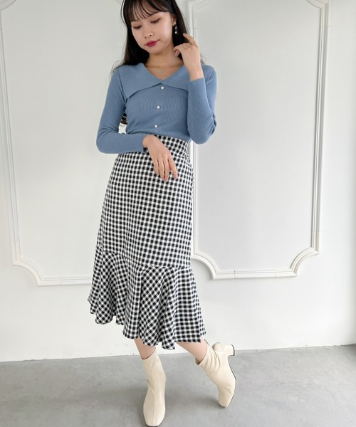 Loueme(ルエム)の「【23S/S 春夏新作】パールボタンデザインビッグカラートップス(ニット/セーター・レディース・ホワイト/ライトブルー/ブラック/ピンク・FREE)」の10枚目の写真