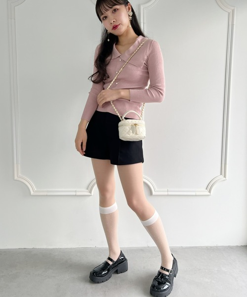 Loueme(ルエム)の「【23S/S 春夏新作】パールボタンデザインビッグカラートップス(ニット/セーター・レディース・ホワイト/ライトブルー/ブラック/ピンク・FREE)」の5枚目の写真
