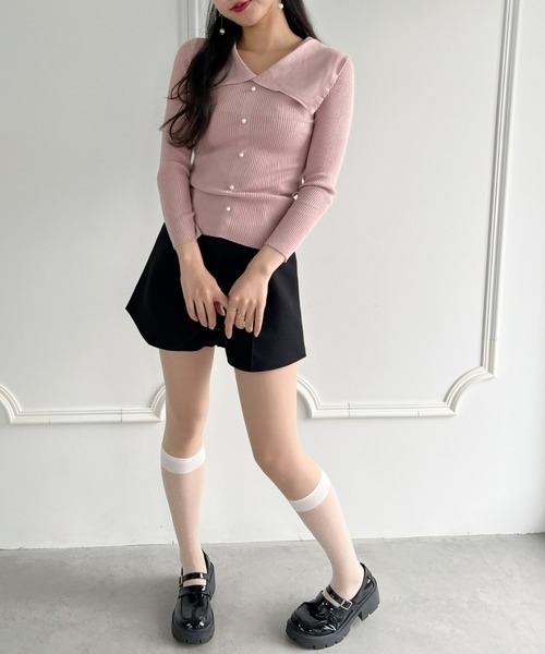 Loueme(ルエム)の「【23S/S 春夏新作】パールボタンデザインビッグカラートップス(ニット/セーター・レディース・ホワイト/ライトブルー/ブラック/ピンク・FREE)」の11枚目の写真