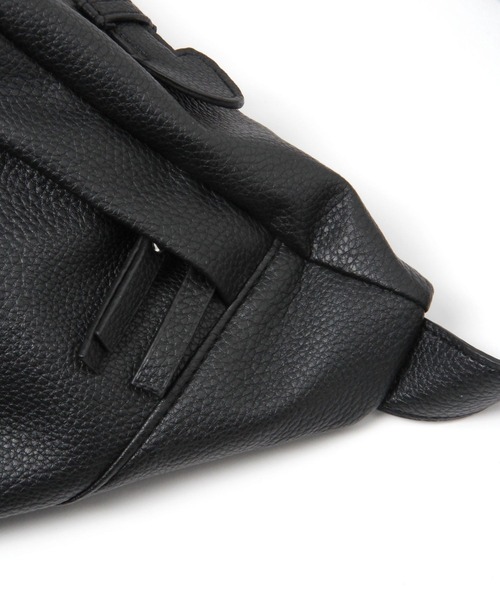 BAYFLOW（ベイフロー）の「ビッグボディーバッグ（ボディバッグ/ウエストポーチ・レディース・ブラック/アイボリー・FREE）」の6枚目の写真