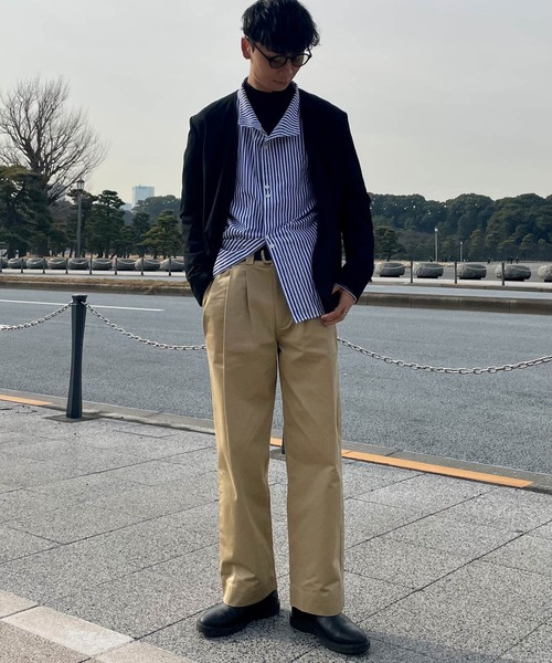 Couleur Meler（クルールメリー）の「Couleur Meler sakasa　triple tuck chino pants（その他パンツ・メンズ・オフホワイト/ベージュ/カーキ・MEDIUM/LARGE）」の2枚目の写真