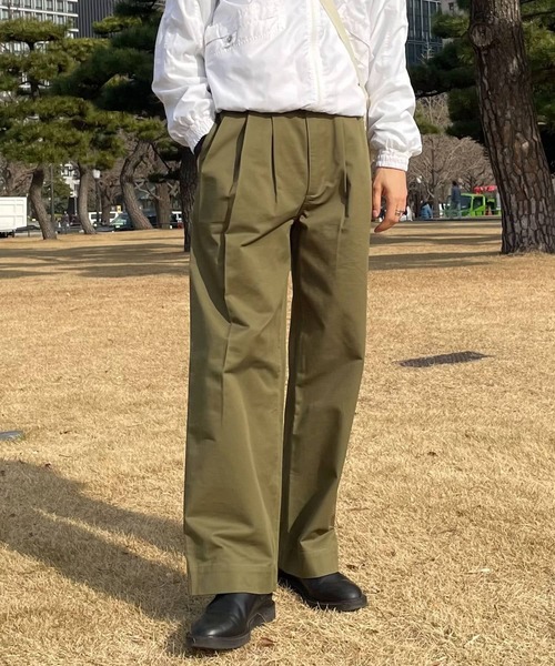 Couleur Meler（クルールメリー）の「Couleur Meler sakasa　triple tuck chino pants（その他パンツ・メンズ・オフホワイト/ベージュ/カーキ・MEDIUM/LARGE）」の3枚目の写真