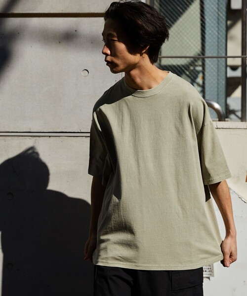 FREAK'S STORE(フリークスストア)の「【限定展開】ビッグシルエット ピグメント加工 クルーネックTシャツ(Tシャツ/カットソー・メンズ・ブラック/ベージュ/ブラウン/ブルー/グリーン・SMALL/MEDIUM/LARGE)」の8枚目の写真