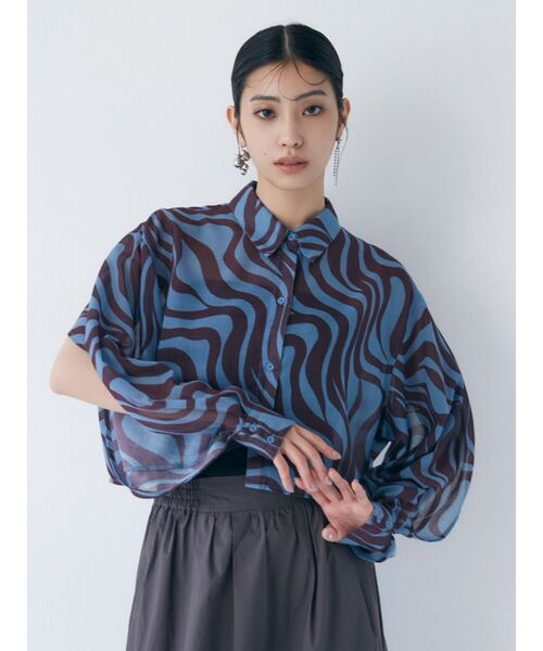 MURUA(ムルーア)の「ウェーブプリントクロップドシャツ(シャツ/ブラウス・レディース・ブルー/パープル/ベージュ・FREE)」の13枚目の写真