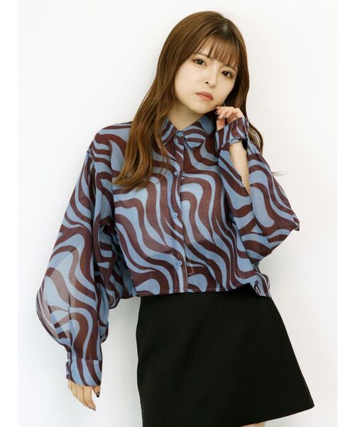 MURUA(ムルーア)の「ウェーブプリントクロップドシャツ(シャツ/ブラウス・レディース・ブルー/パープル/ベージュ・FREE)」の16枚目の写真