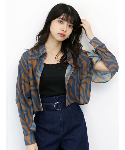 MURUA(ムルーア)の「ウェーブプリントクロップドシャツ(シャツ/ブラウス・レディース・ブルー/パープル/ベージュ・FREE)」の22枚目の写真
