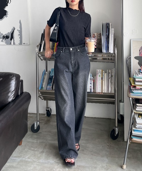 Chillfar(チルファー)の「プチハイネックトップス(Tシャツ/カットソー・レディース・ブルー/ブラック/グレイッシュベージュ/アイボリー・FREE)」の12枚目の写真