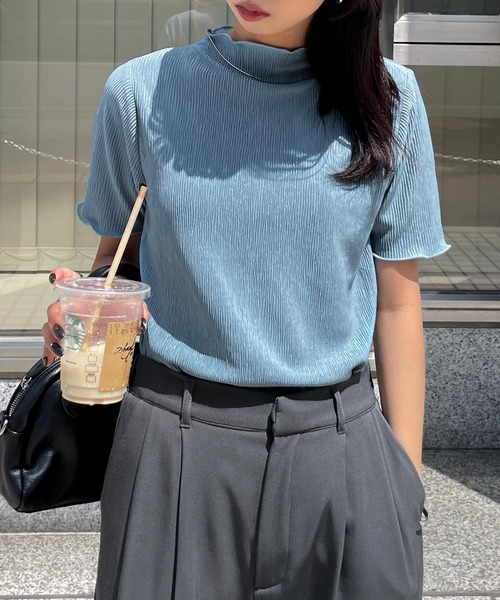 Chillfar(チルファー)の「プチハイネックトップス(Tシャツ/カットソー・レディース・ブルー/ブラック/グレイッシュベージュ/アイボリー・FREE)」の14枚目の写真