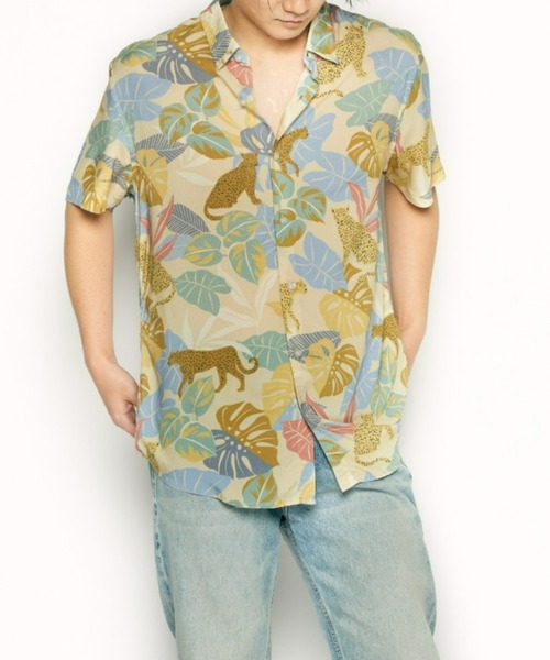 Guess（ゲス）の「Eco Rayon Jungle Leopard Shirt 半袖 シャツ（シャツ/ブラウス・メンズ・ライトイエロー・SMALL/MEDIUM/LARGE/X-LARGE）」の8枚目の写真