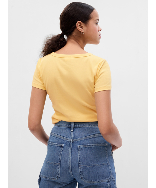 GAP(ギャップ)の「Gapロゴ リブフィット Tシャツ(Tシャツ/カットソー・レディース・ブルー/ホワイト/イエロー/ブラック/グリーン/ピンク・M/S/L/XL/XXS/XS)」の14枚目の写真