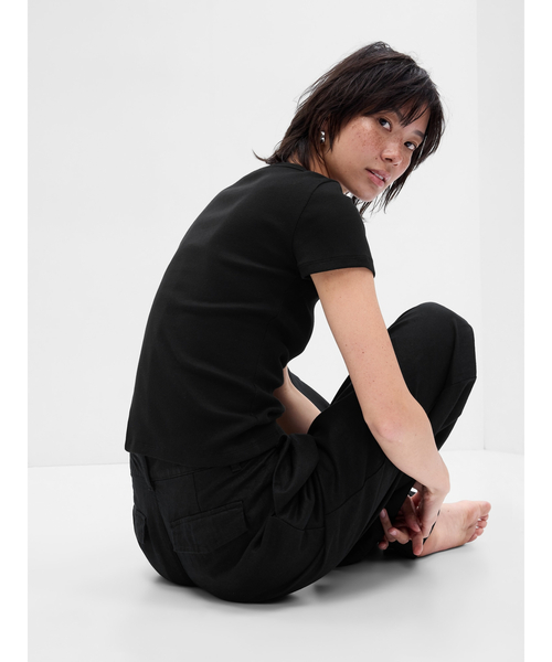 GAP(ギャップ)の「Gapロゴ リブフィット Tシャツ(Tシャツ/カットソー・レディース・ブルー/ホワイト/イエロー/ブラック/グリーン/ピンク・M/S/L/XL/XXS/XS)」の16枚目の写真
