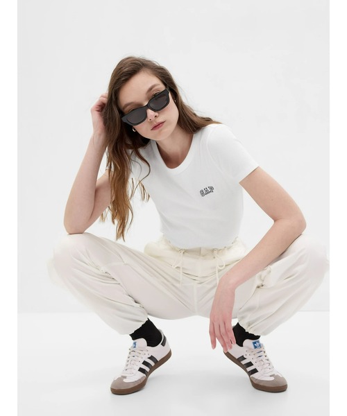GAP(ギャップ)の「Gapロゴ リブフィット Tシャツ(Tシャツ/カットソー・レディース・ブルー/ホワイト/イエロー/ブラック/グリーン/ピンク・M/S/L/XL/XXS/XS)」の22枚目の写真