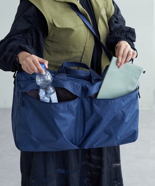 Daily russet(デイリー ラシット)の「モノグラム トラベルボストンバッグ(L)(ボストンバッグ・レディース・グレー/ブラック/カーキ/ネイビー/サンドベージュ・FREE)」の7枚目の写真