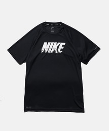 NIKE（ナイキ）の「NIKE/ナイキ サンセット ロゴ ショートスリーブ ハイドロガード 水着（水着）」
