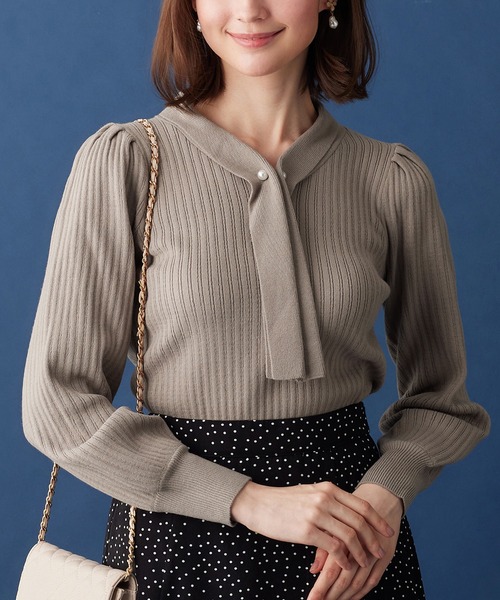 alotta（アロッタ）の「カシミヤタッチボウタイリブニット（ニット/セーター・レディース・モカ/ネイビー/ライトブルー/ベビーピンク・3L/LL/L/M）」の2枚目の写真