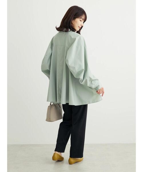 Green　Parks（グリーンパークス）の「・furry　rate　変形キリカエシャツチュニック（チュニック・レディース・オフホワイト/ブラック/グレー・FREE）」の8枚目の写真