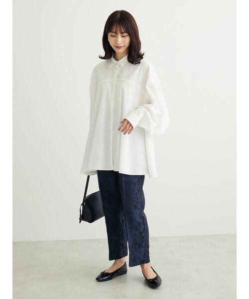 Green　Parks（グリーンパークス）の「・furry　rate　変形キリカエシャツチュニック（チュニック・レディース・オフホワイト/ブラック/グレー・FREE）」の15枚目の写真