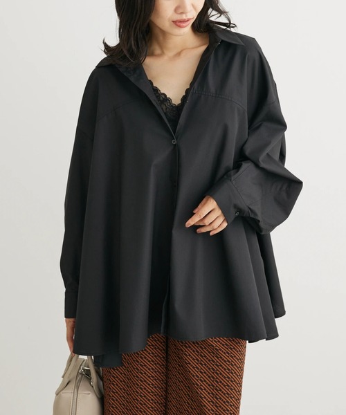 Green　Parks（グリーンパークス）の「・furry　rate　変形キリカエシャツチュニック（チュニック・レディース・オフホワイト/ブラック/グレー・FREE）」の3枚目の写真