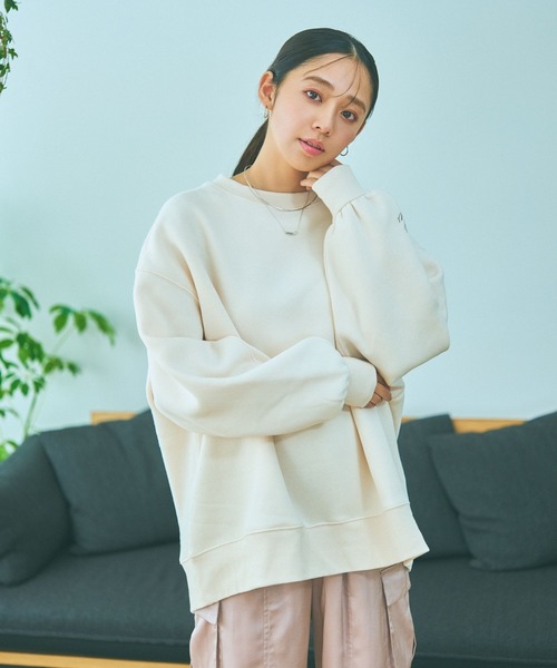 mysty woman(ミスティウーマン)の「ビッグシルエット裏毛プルオーバー 988036(スウェット・レディース・ライトグリーン/モカ/オフホワイト・FREE)」の5枚目の写真