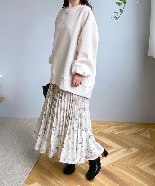 mysty woman(ミスティウーマン)の「ビッグシルエット裏毛プルオーバー 988036(スウェット・レディース・ライトグリーン/モカ/オフホワイト・FREE)」の22枚目の写真