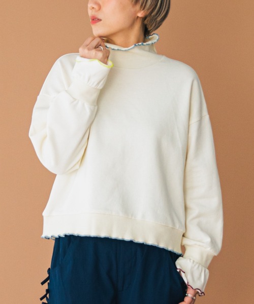 unica(ユニカ)の「配色メローハイネックトレーナー ladies(Tシャツ/カットソー・レディース・オフホワイト/ネイビー・FREE)」の4枚目の写真