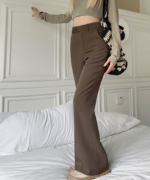 Doux Belle(ドゥーベル)の「フレアストレートスラックス(スラックス・レディース・ブラック/ブラウン系その他/グレイッシュベージュ・MEDIUM)」の9枚目の写真