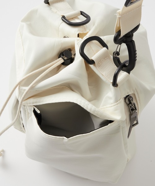Chaco closet(チャコ クローゼット)の「ドローストリングミリタリーミニショルダーバッグ(ショルダーバッグ・レディース・ベージュ/ホワイト/ブラック/カーキ・FREE)」の11枚目の写真