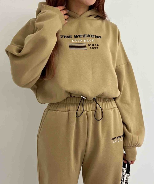 ANAP（アナップ）の「クロップド丈ドロスト裏起毛スウェットパーカー【親子お揃（パーカー・レディース・スミクロ/ベージュ/ライトグレー・FREE）」の3枚目の写真