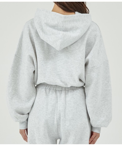 ANAP（アナップ）の「クロップド丈ドロスト裏起毛スウェットパーカー【親子お揃（パーカー・レディース・スミクロ/ベージュ/ライトグレー・FREE）」の8枚目の写真