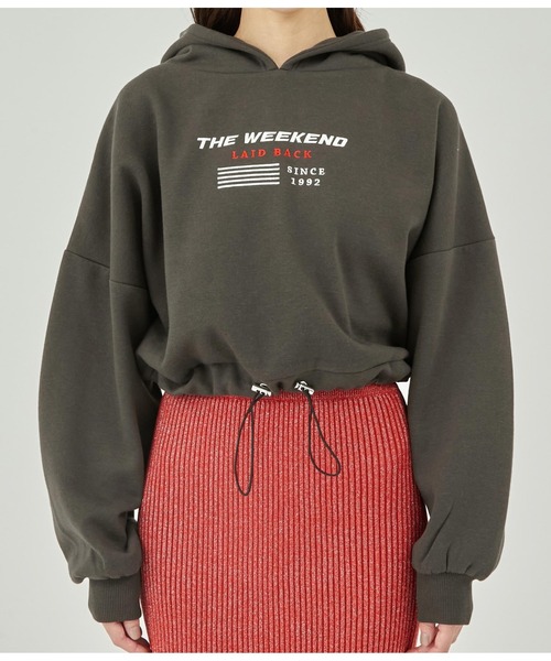 ANAP（アナップ）の「クロップド丈ドロスト裏起毛スウェットパーカー【親子お揃（パーカー・レディース・スミクロ/ベージュ/ライトグレー・FREE）」の4枚目の写真