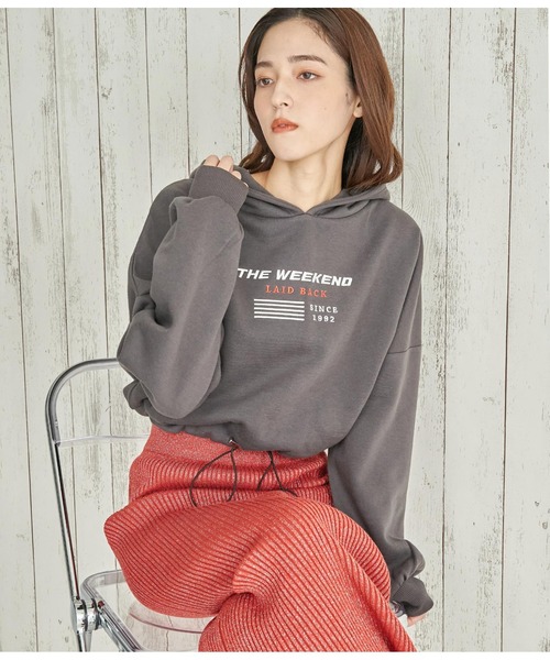 ANAP（アナップ）の「クロップド丈ドロスト裏起毛スウェットパーカー【親子お揃（パーカー・レディース・スミクロ/ベージュ/ライトグレー・FREE）」の14枚目の写真