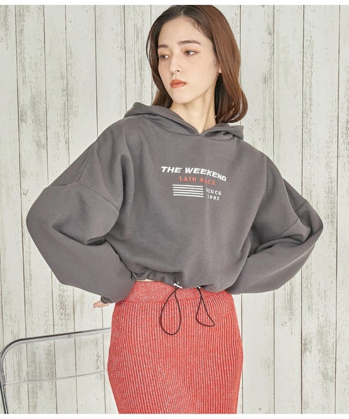 ANAP（アナップ）の「クロップド丈ドロスト裏起毛スウェットパーカー【親子お揃（パーカー・レディース・スミクロ/ベージュ/ライトグレー・FREE）」の15枚目の写真