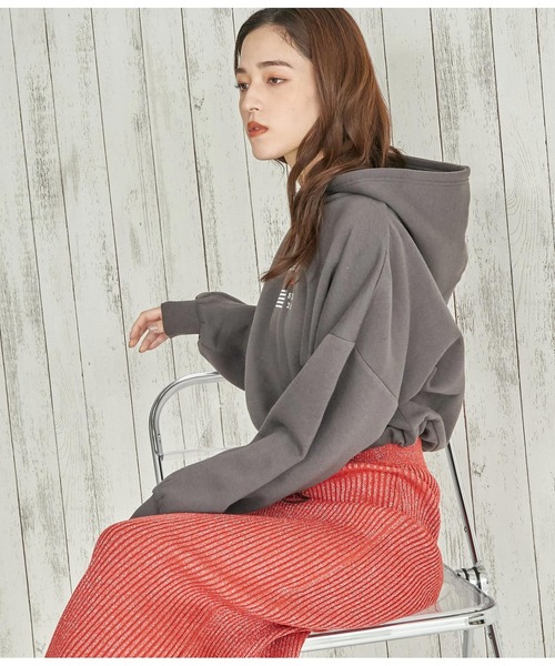 ANAP（アナップ）の「クロップド丈ドロスト裏起毛スウェットパーカー【親子お揃（パーカー・レディース・スミクロ/ベージュ/ライトグレー・FREE）」の17枚目の写真