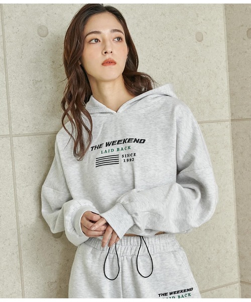 ANAP（アナップ）の「クロップド丈ドロスト裏起毛スウェットパーカー【親子お揃（パーカー・レディース・スミクロ/ベージュ/ライトグレー・FREE）」の19枚目の写真