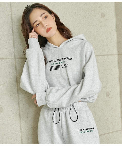 ANAP（アナップ）の「クロップド丈ドロスト裏起毛スウェットパーカー【親子お揃（パーカー・レディース・スミクロ/ベージュ/ライトグレー・FREE）」の20枚目の写真