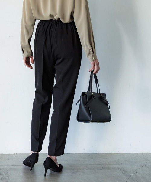 coca(coca)(コカ)の「セットアップ対応タックテーパードパンツ(スラックス・レディース・ブラック/ライトベージュ・L/M)」の4枚目の写真