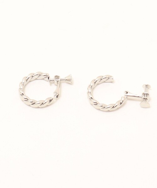 NOLLEY’S Sophi（ノーリーズソフィ）の「ツイストG型イヤリング（イヤリング・レディース・シルバー/ゴールド・FREE）」の4枚目の写真