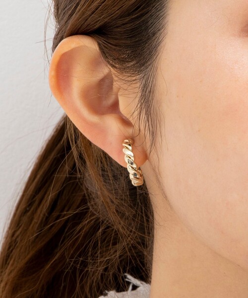 NOLLEY’S Sophi（ノーリーズソフィ）の「ツイストG型イヤリング（イヤリング・レディース・シルバー/ゴールド・FREE）」の15枚目の写真