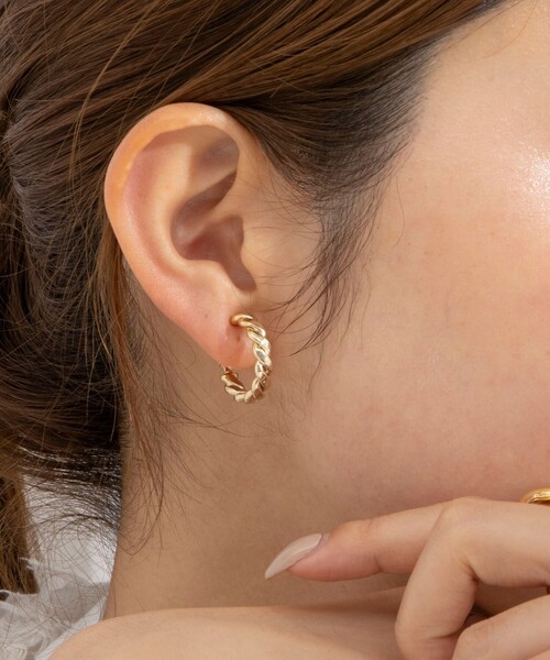 NOLLEY’S Sophi（ノーリーズソフィ）の「ツイストG型イヤリング（イヤリング・レディース・シルバー/ゴールド・FREE）」の16枚目の写真