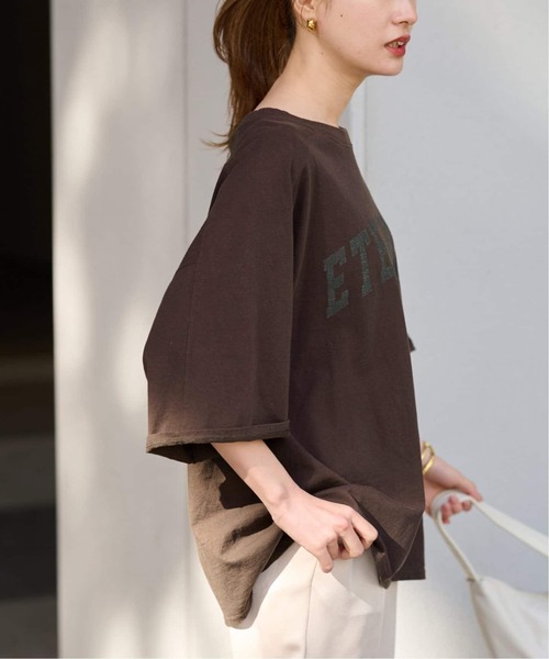 FRAMeWORK(フレームワーク)の「≪WEB限定追加≫ロゴプリントハーフスリーブT2(Tシャツ/カットソー・レディース・ブラウン/ホワイト・FREE)」の2枚目の写真