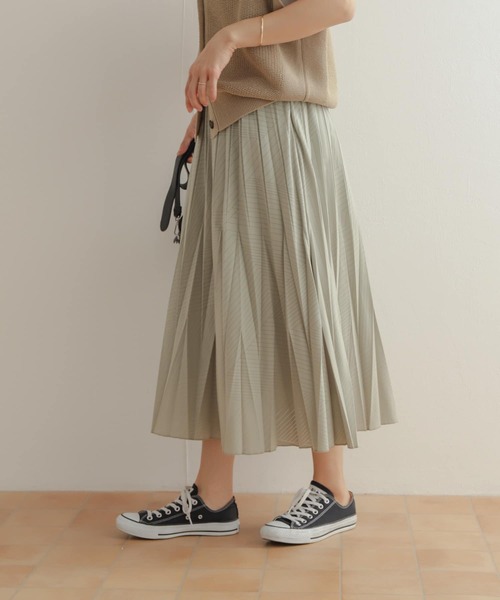 URBAN RESEARCH DOORS（アーバンリサーチドアーズ）の「オパール加工変形プリーツスカート（スカート・レディース・ミント/オフホワイト・MEDIUM）」の16枚目の写真