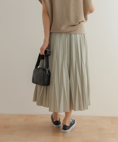 URBAN RESEARCH DOORS（アーバンリサーチドアーズ）の「オパール加工変形プリーツスカート（スカート・レディース・ミント/オフホワイト・MEDIUM）」の17枚目の写真