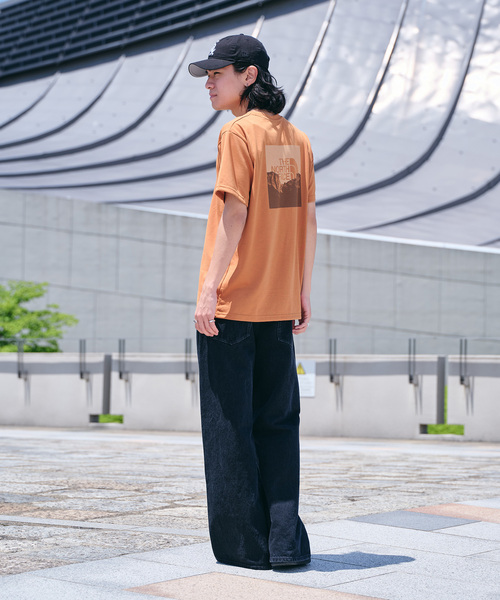 THE NORTH FACE(ザノースフェイス)の「THE NORTH FACE / S/S Square Mountain Logo NT32377(Tシャツ/カットソー・メンズ・ブラック/ホワイト/キャメル/コバルトブルー・MEDIUM/LARGE/X-LARGE)」の13枚目の写真