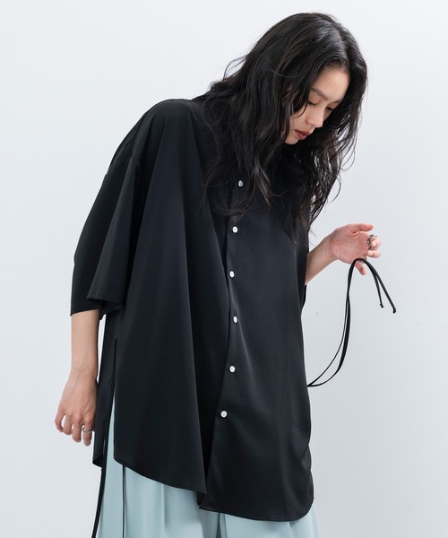 JUNRED(ジュンレッド)の「【 UNISEX 】スリットコードハーフスリーブシャツ(シャツ/ブラウス・メンズ・ホワイト/ブラック/サックスブルー・M/L/S)」の2枚目の写真