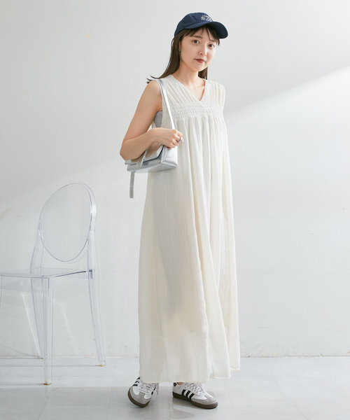 Kastane（カスタネ）の「【2サイズ展開/WEB限定】シャーリングノースリワンピース（ワンピース・レディース・ブラック/アイボリー・1/0）」の21枚目の写真