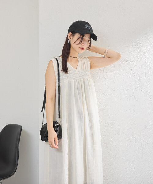 Kastane（カスタネ）の「【2サイズ展開/WEB限定】シャーリングノースリワンピース（ワンピース・レディース・ブラック/アイボリー・1/0）」の5枚目の写真