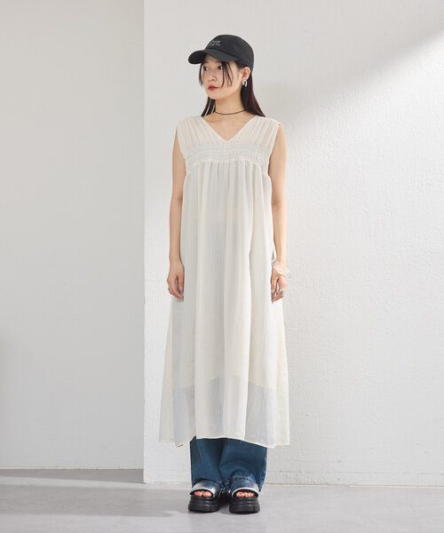 Kastane（カスタネ）の「【2サイズ展開/WEB限定】シャーリングノースリワンピース（ワンピース・レディース・ブラック/アイボリー・1/0）」の8枚目の写真