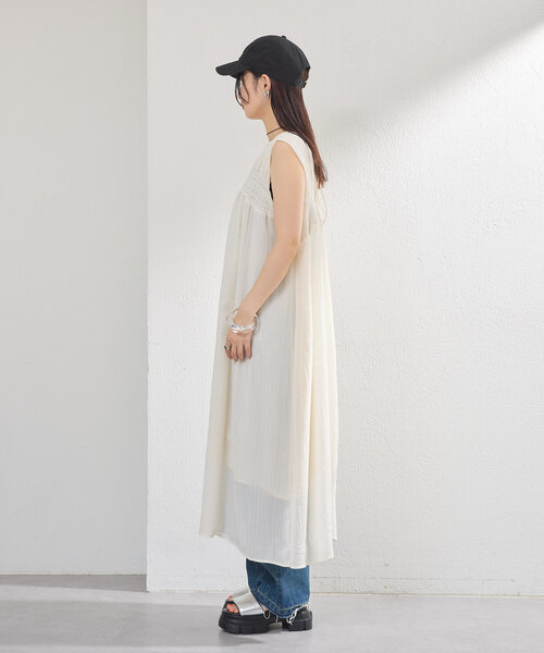 Kastane（カスタネ）の「【2サイズ展開/WEB限定】シャーリングノースリワンピース（ワンピース・レディース・ブラック/アイボリー・1/0）」の9枚目の写真