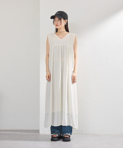 Kastane（カスタネ）の「【2サイズ展開/WEB限定】シャーリングノースリワンピース（ワンピース・レディース・ブラック/アイボリー・1/0）」の11枚目の写真