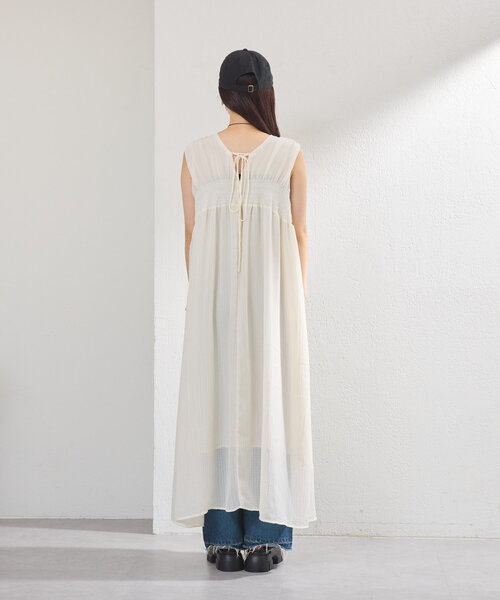 Kastane（カスタネ）の「【2サイズ展開/WEB限定】シャーリングノースリワンピース（ワンピース・レディース・ブラック/アイボリー・1/0）」の13枚目の写真